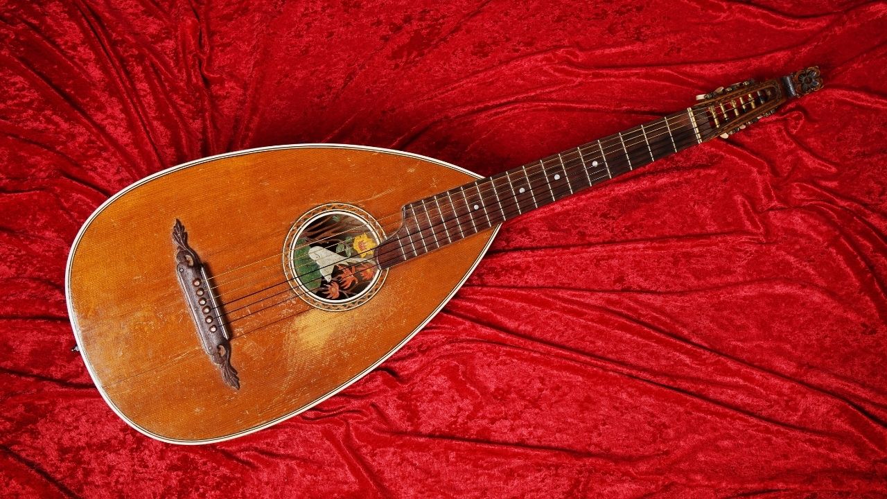 A picture of lute, which was a common characteristic of medieval music